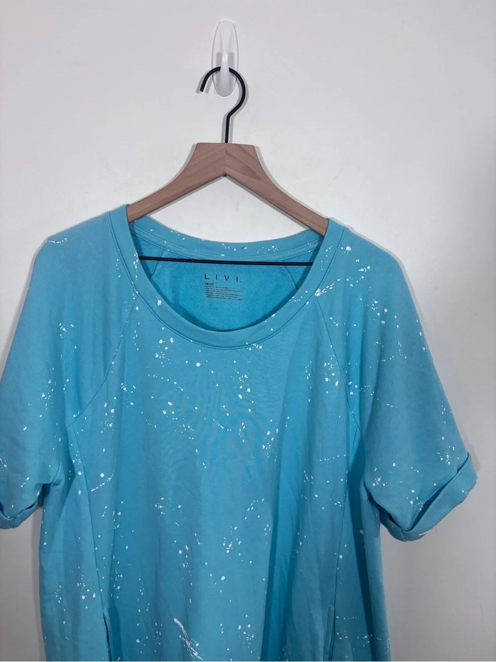 LIVI short sleeve t shirt pocket dress aqua with paint splatter NWT Size 18/20